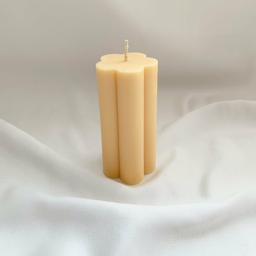 Daisy Pillar Candle