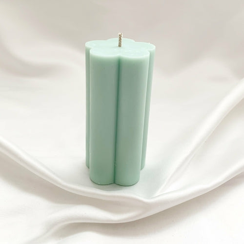 Daisy Pillar Candle