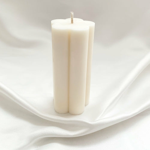 Daisy Pillar Candle